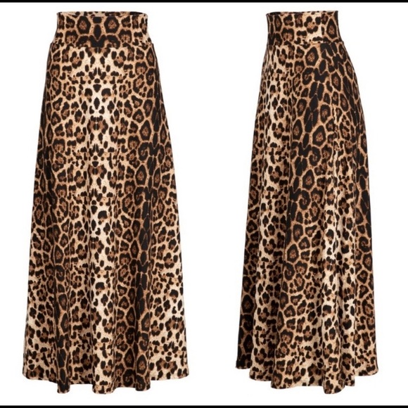 ‘‘𝙻𝚎𝚘𝚙𝚊𝚛𝚍𝚜 𝚒𝚗 𝙻𝚘𝚟𝚎’’ - Picture 5 of 6